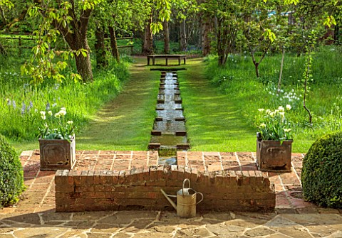 COTON_MANOR_GARDEN_NORTHAMPTONSHIRE_SPRING_MAY_RILL_GARDEN_WATER_STAIRCASE_CONTAINERS_OF_TULIPS_TULI