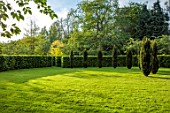 URCHFONT MANOR, WILTSHIRE: CLIPPED TOPIARY YEWS, FORMAL, CONTEMPORARY, GREEN, DESIGNERS DEL BUONO GAZERWITZ, ELEANOR JONES, SPIRAL MAZE, BEECH HEDGES, HEDGING, YEWS