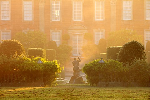VEN_HOUSE_SOMERSET_EARLY_MORNING_MIST_ON_FORMAL_PARTERRE_TERRACE_WATER_FEATURE_FOUNTAIN_TOPIARY_WIST