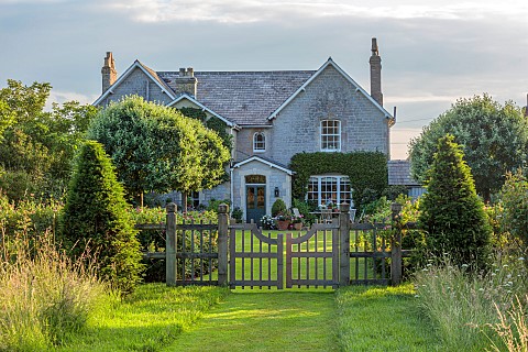 WESTBROOK_HOUSE_SOMERSET_OAK_GATE_FENCE_PYRUS_NIVALIS_SNOW_PEAR_TREES_COUNTRY_GARDEN_SUMMER_GRASS_PA