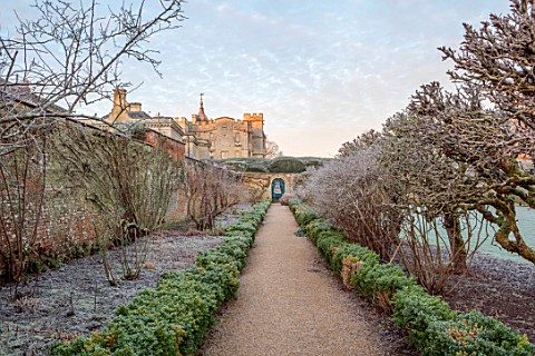 ROUSHAM_OXFORDSHIRE_JANUARY_FROST_FROSTY_WINTER_PATH_THROUGH_THE_WALLED_GARDEN_BORDERS_GATE_YEW_HEDG