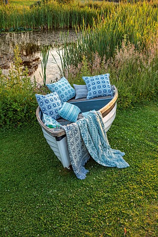 ASHBROOK_HOUSE_NORTHAMPTONSHIRE_POND_POOL_WATER_SUMMER_BOAT_CUSHIONS_THROWS_BLANKETS_BY_TITANIA_LAWN