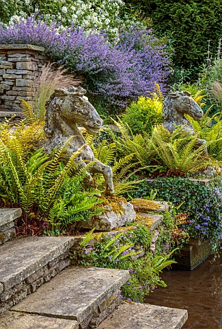 THE_SUMMERHOUSE_OXFORDSHIRE_STEPS_HORSE_STATUE_SCULPTURES_FERNS_WATERFALL_POND_POOL_CANAL_SUMMER_COT