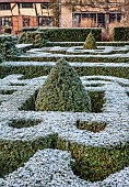LONG BARN GARDENS, KENT: FROST, WINTER, BOX PARTERRE, HOUSE, KNOT GARDEN, CLIPPED TOPIARY, BUXUS