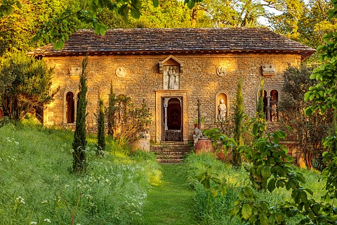 IFORD_MANOR_WILTSHIRE_MAY_SPRING_GRASS_PATH_LEADING_TO_THE_CLOISTERS_SUNSET_BUILDING