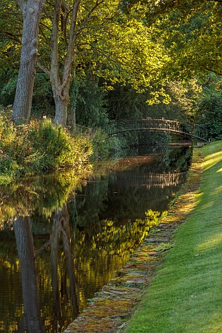 GRANTLEY_HALL_YORKSHIRE_THE_RIVER_SKELL_WATER_BRIDGE_LAWN_SEPTEMBER