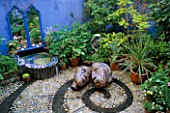 SMALL GARDEN DESIGNED BY ANN FRITH - SMALL FOUNTAIN  HEADS BY MIKE CHAIKIN  SLATE AND PEBBLE FLOOR