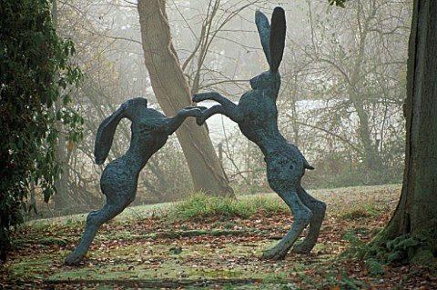 BOXING_HARES_BY_SOPHIE_RYDER_HANNAH_PESCHAR_GALLERY_AND_SCULPTURE_GARDEN__SURREY