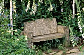 SIMPLE STONE SEAT SURROUNDED BY FOXGLOVES. THE EVENING STANDARD GARDEN. DESIGNER: XA TOLLEMACHE. CHELSEA 97
