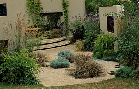 SIMPLE_MODERN_LINES__STAINED_GLASS_WINDOWS_AND_GRASSES_GROWING_IN_GRAVEL_IN_THE_CSMA_GARDEN_DESIGNED