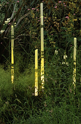 THIN_GLASS_TUBES_OF_LIGHT_BY_BARBARA_HUNT_IN_THE_NATURAL_AND_ORIENTAL_WATER_GARDEN__HAMPTON_COURT_97