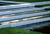 WATER STEPS. EVENING STANDARD GARDEN  CHELSEA 98. DESIGNER ARABELLA LENNOX-BOYD