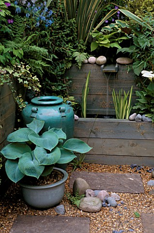 WATER_FEATURE_WITH_BLUE_CERAMIC_POT_AND_CONTAINER_WITH_HOSTAS_CHELSEA_98