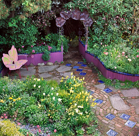 KEEYLA_MEADOWS_GARDEN_SAN_FRANCISCO_BUTTERFLY_BENCH__YELLOW_TULIPS_AND_A_COPPER_MORNING_GLORY_ARCH