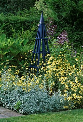 BLUE_TRIPOD_SURROUNDED_BY_ANTHEMIS_TINCTORIA_E_C_BUXTON_AND_ARTEMISIA_LUDOVICIANA_VALERIE_FINNIS_ARR