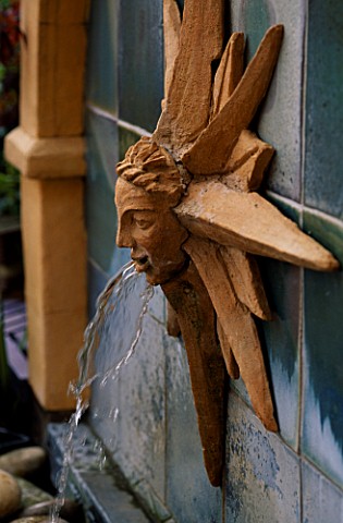 WATER_FEATURE_HEAD_BY_FIONA_BARRATT_AND_GREEK_TILE