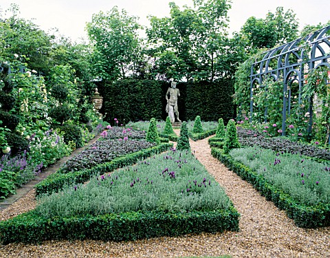 BOX_EDGED_BEDS__GRAVEL_PATHS_AND_A_CLASSICAL_STATUE_IN_THE_CARTIERHARPERS__QUEEN_CLASSICAL_GARDEN_CH