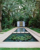 WATER FEATURE: TRANQUIL FORMAL RECTANGULAR  POOL WITH MARBLE CENTREPIECE SURROUNDED BY PHOENIX DACTYLIFERA AND CHAMAEROPS HUMILIS. GARDEN OF THE BOOK OF GOLD  CHELSEA 99