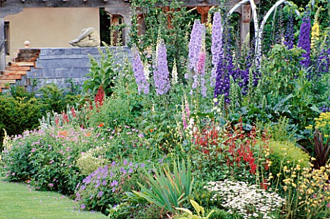 PART_OF_THE_HERBACEOUS_BORDER_LOOKING_TOWARDS_THE_FOUNTAIN__WITH_VERBASCUM__DIGITALIS__PHYGELIUS_AND
