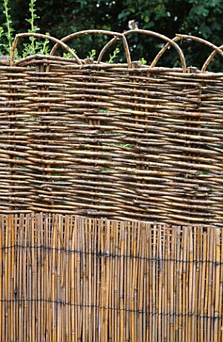 SPLIT_BAMBOO_AND_WOVEN_WILLOW_PANEL_CREATES_STRONG_VERTICAL_AND_HORIZONTAL_LINES__ROBIN_GREEN_AND_RA