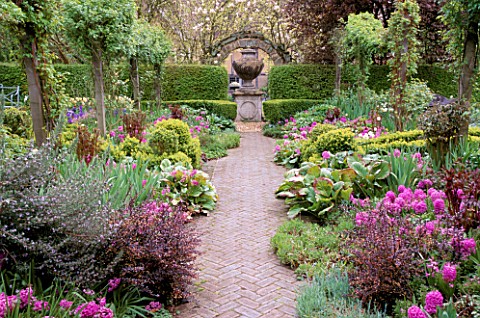 PATH_BETWEEN_BORDERS_OF_HYACINTH_AMETHYST_AND_BERGENIA_TO_AN_OLD_STONE_NILEOMETER_LORD_LEYCESTER_HOS