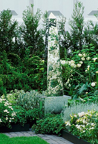MIRRORED_OBELISK_STANDS_IN_MIXED_WHITE_BORDER_WITH_ROSA__LILIUM_AND_DIGITALIS_HOMES__GARDENS_THE_GAR