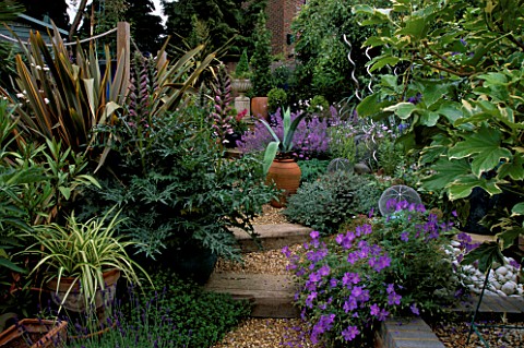 SLOPING_BACK_GARDEN_WITH_GRAVEL_AND_RAILWAY_SLEEPER_PATH__NEPETA_SIX_HILLS_GIANT__PHORMIUM__AND_AGAV