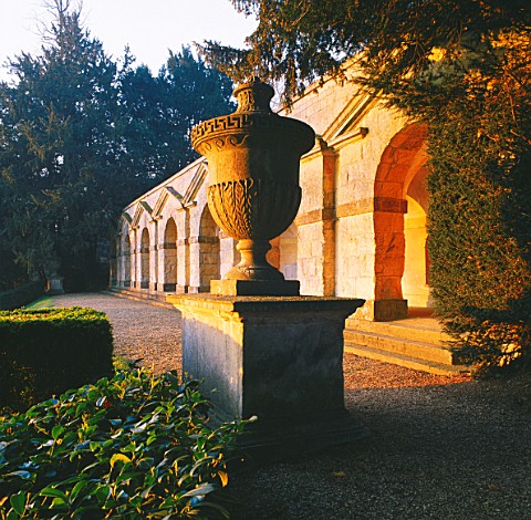 THE_7_ARCHED_PORTICO_CALLED_PRAENESTE_AFTER_THE_ROMAN_TEMPLE_AT_PALESTRINA_ROUSHAM_LANDSCAPE_GARDEN_