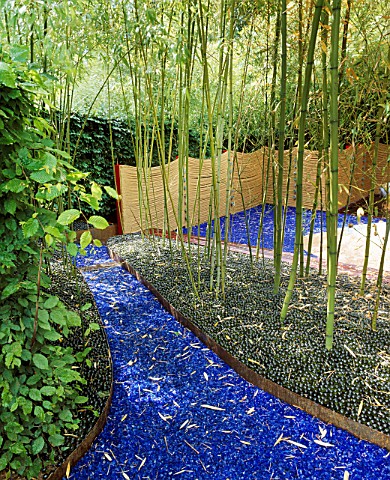 GLASS_GARDEN_BLUE_GLASS_AND_GREEN_MARBLES_ACT_AS_MULCH_BENEATH_BAMBOOS_WITH_ROPE_FENCING_DESIGN_BY_A