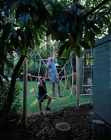 SPIDERS_WEB_ROPE_CLIMBING_FRAME_STEVEN_AND_DANIEL_JAMES_CLIMBING_ON_THE_WEB