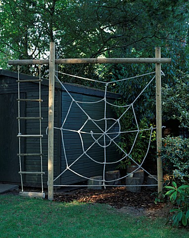 SPIDERS_WEB_ROPE_CLIMBING_FRAME_DESIGNED_BY_CLARE_MATTHEWS