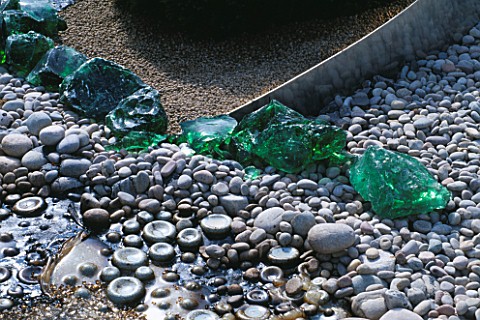 GREEN_GLASS_AND_PLASTIC_IN_THE_HAPPENING_GARDEN_BY_TONY_HEYWOOD_AT_THE_WESTONBIRT_FESTIVAL_OF_GARDEN