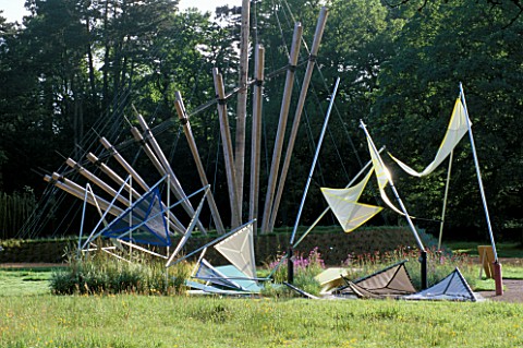 WESTONBIRT_FESTIVAL_OF_GARDENS__2002_EXTREME_TECTONICS_GARDEN_BY_SALLY_MAYS_AND_HELEN_LOWERY