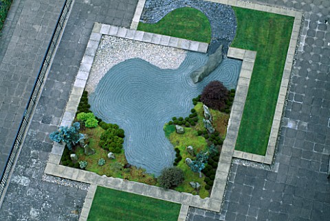 THE_SWIMMER__A_JAPANESE_INSPIRED_LANDSCAPE_BY_TONY_HEYWOOD_OF_CONCEPTUAL_GARDENS_AT_THE_WATER_GARDEN