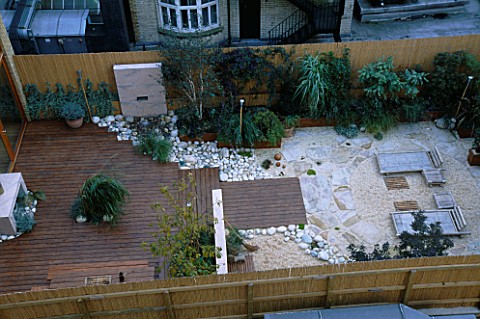 VIEW_ONTO_ROOF_GARDEN_WITH_GRAVEL__BAMBOO_LOUNGERS__RED_CEDAR_DECKING__LETTER_BOX_FOUNTAIN_DESIGN_BY