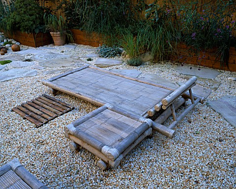ROOF_GARDEN_BARLEYCORN_GRAVEL_AND_BAMBOO_CHAIRS_DESIGN_BY_ALISON_WEAR_ASSOCIATES