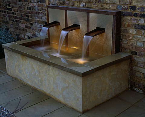 WATER_FEATURE_RAISED_WATER_FEATURE_WITH_COPPER_SPOUTS_DESIGNER_CLAIRE_MEE