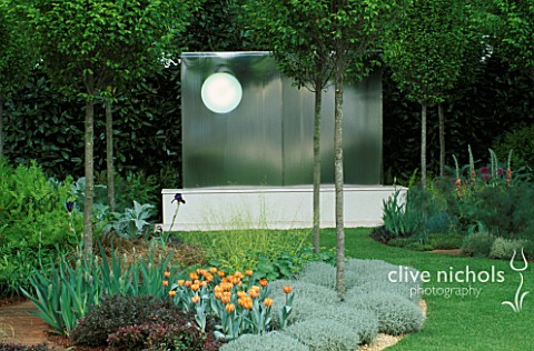 SANCTUARY_GARDEN_SPONSORED_BY_MERRILL_LYNCH_AT_THE_CHELSEA_FLOWER_SHOW_2002_DESIGNED_BY_STEPHEN_WOOD