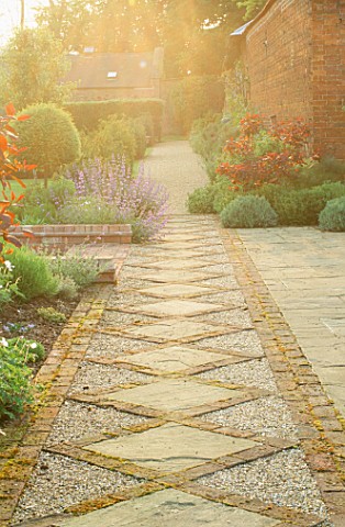 VIEW_ALONG_GRAVEL_AND_BRICK_PATH_DESIGNER_ANGEL_COLLINS