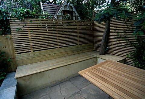WOODEN_TRELLIS__TABLE_AND_SEATING_AREA_DESIGNER_CLAIRE_MEE