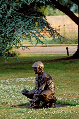 THE_PRIORY__BEECH_HILL__BERKSHIRE_STATUE_OF_BOY_WICKETKEEPER