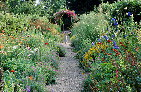 THE_PRIORY__BEECH_HILL__BERKSHIRE_THE_HERBACEOUS_BORDER_WITH_WOODEN_ARCH_PLANTED_WITH_AN_AMERICAN_PI