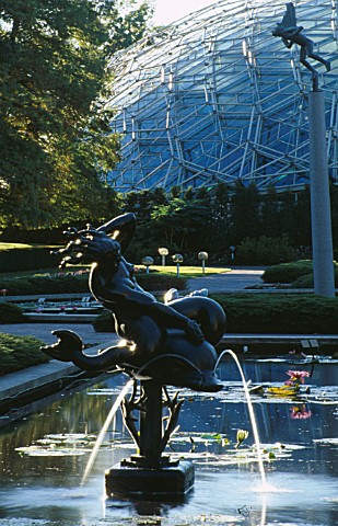 MISSOURI_BOTANICAL_GARDEN__ST_LOUIS__USA_THE_CLIMATRON__A_GEODESIC_DOME_GREENHOUSE_WITH_STATUARY_IN_