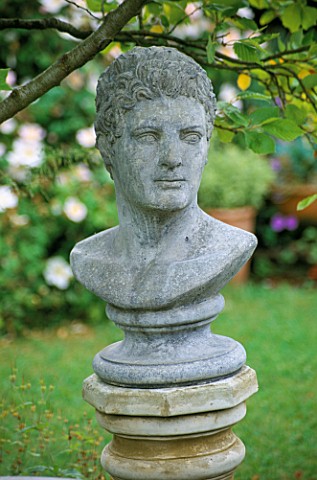 WOODCHIPPINGS__NORTHANTS_A_CLASSICAL_STONE_BUST