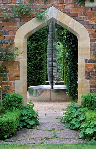 THE_ABBEY_HOUSE__WILTSHIRE_VIEW_THROUGH_ARCHWAY_TO_WATER_SCULPTURE_THALES_A_WATER_SCULPTURE_BY_BARRY