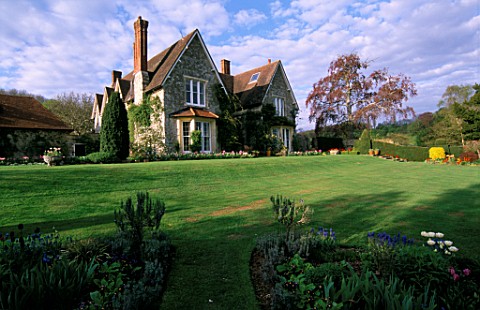 ST_MICHAELS_HOUSE__KENT_THE_HOUSE_SEEN_ACROSS_THE_LAWN