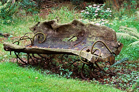 NATURALISTIC_BENCH_IN_THE_WOODLAND_GREYSTONE_COTTAGE__OXFORDSHIRE