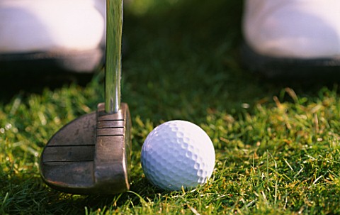 GOLF_BALL__PUTTER_AND_SHOES