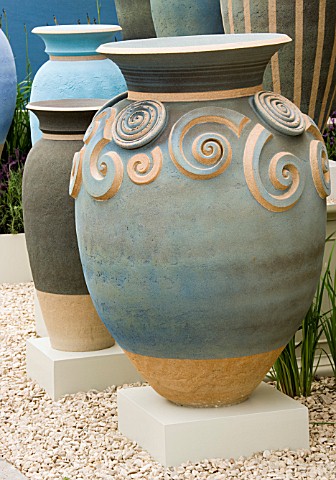 SCULPTURAL_BLUE_CERAMIC_CONTAINERS_BY_PHILIP_SIMMONDS___CHELSEA_2005
