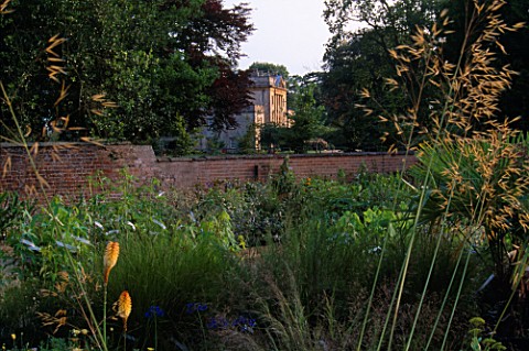 PAN_GLOBAL_PLANTS__GLOUCESTERSHIRE_VIEW_OF_FRAMPTON_COURT_FROM_THE_NURSERY_BEDS